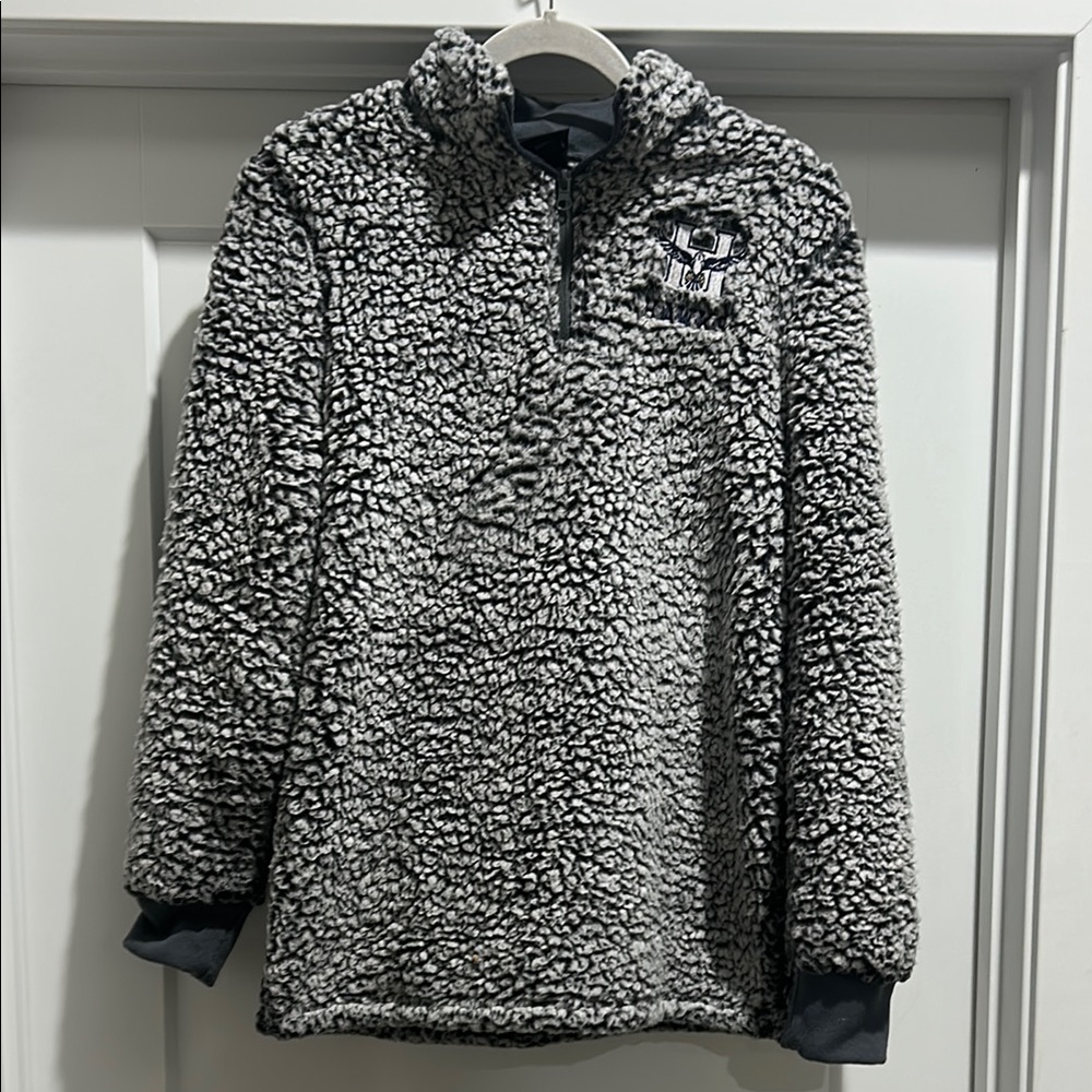 Heartland Hawks Cozy Gray & white Sherpa pullover! M